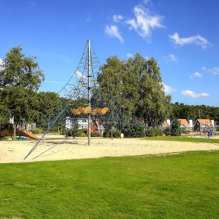 בית נופש Holiday Cub6.7 אוטרלו